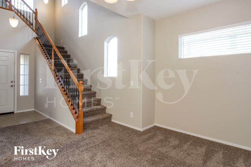 10552 Lessona St - Photo 3 of 15