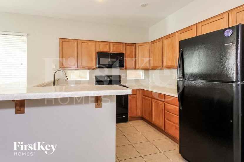10552 Lessona St - Photo 5 of 15