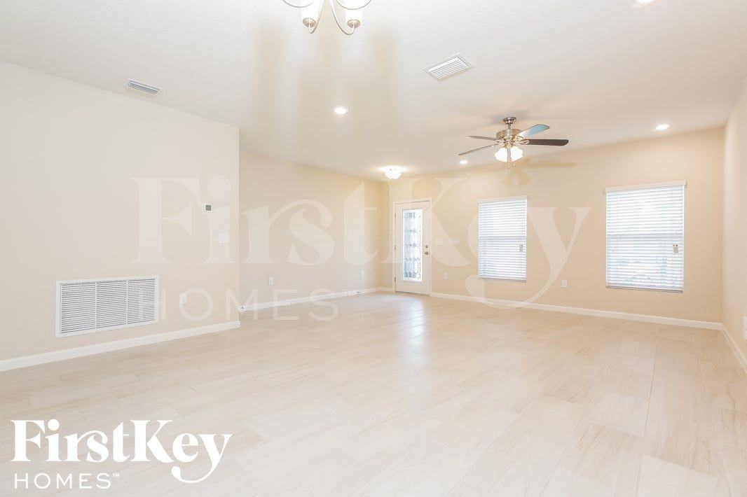 1051 Peta Way - Photo 3 of 15
