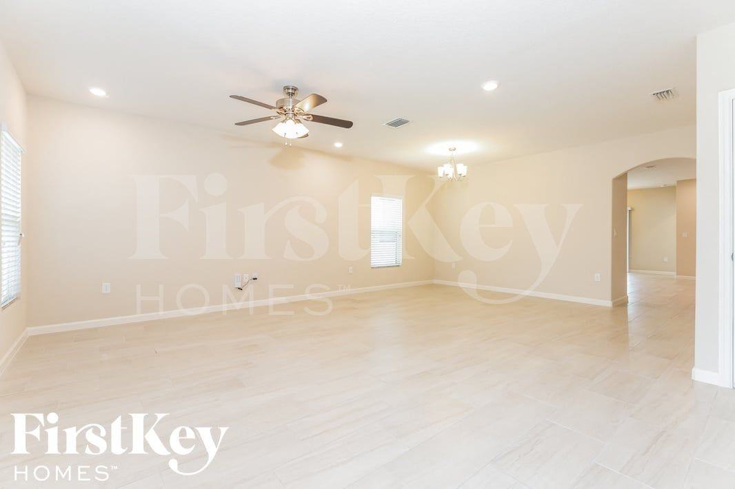 1051 Peta Way - Photo 4 of 15