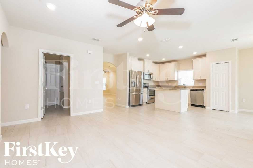 1051 Peta Way - Photo 5 of 15