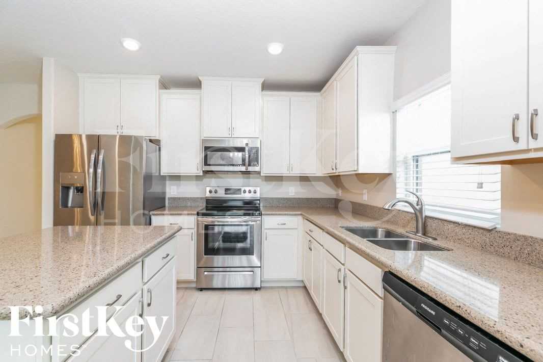 1051 Peta Way - Photo 6 of 15