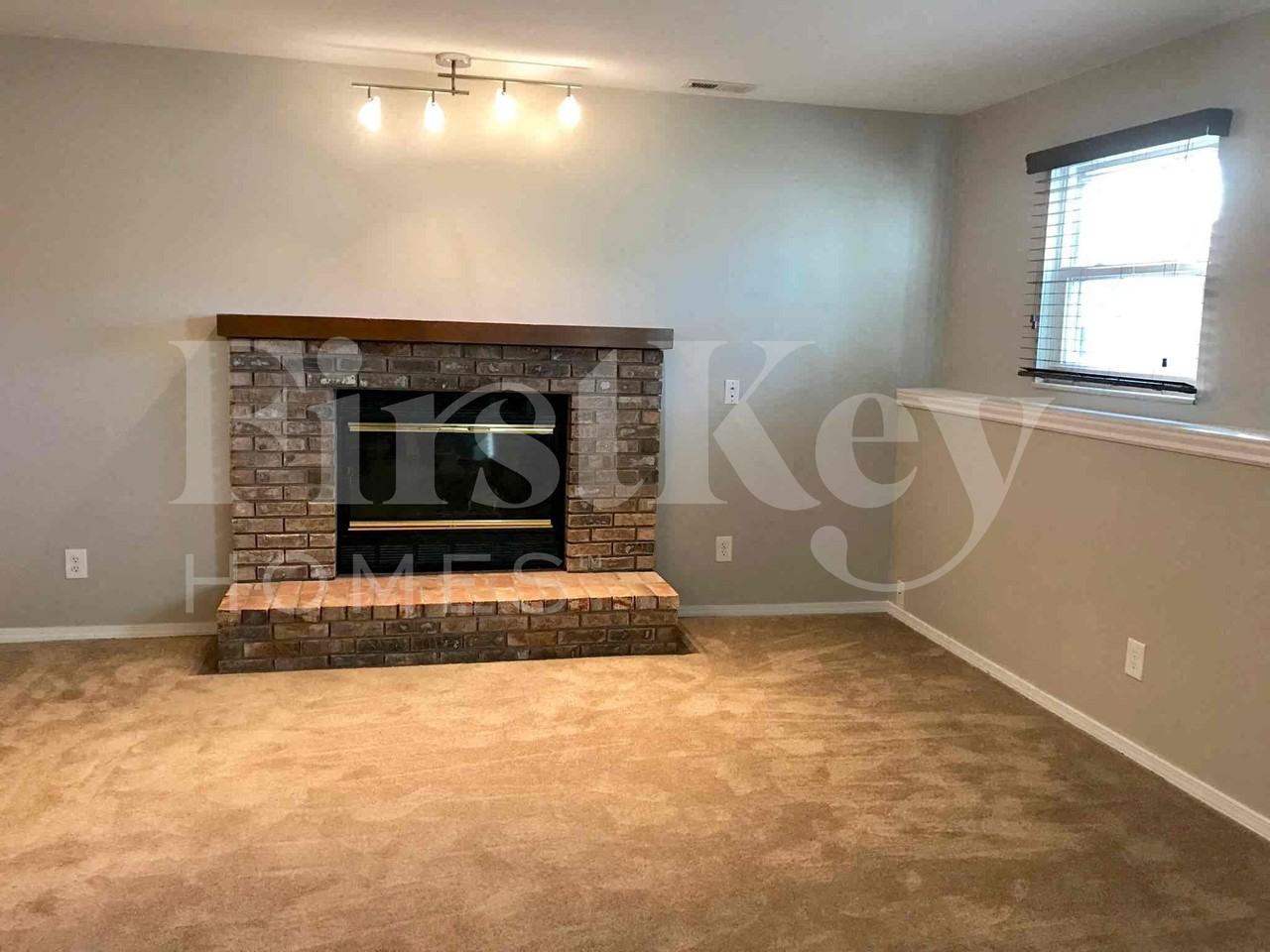 1037 Pegasus Cir - Photo 5 of 26