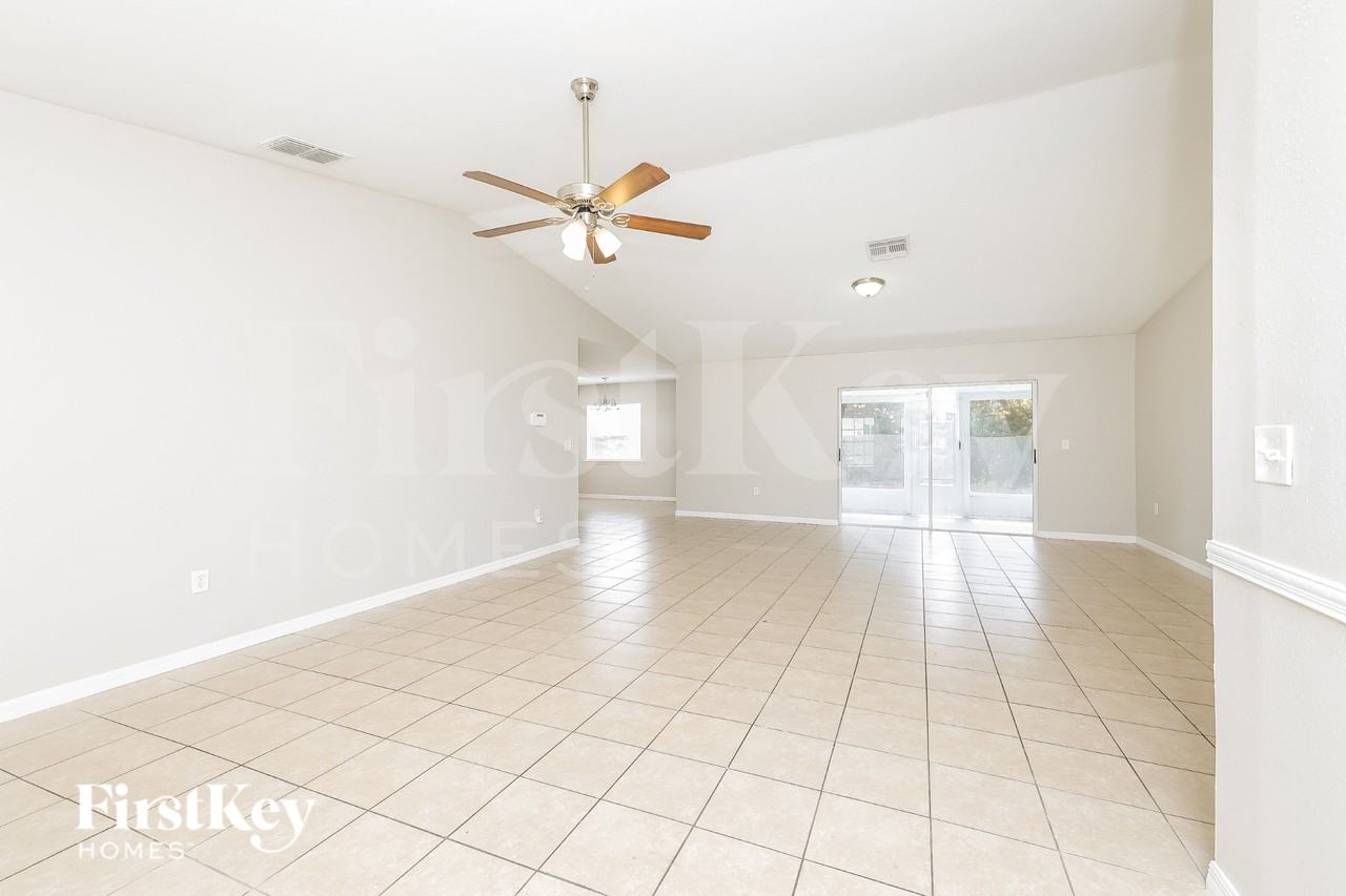 1005 Edmund Ave - Photo 3 of 19