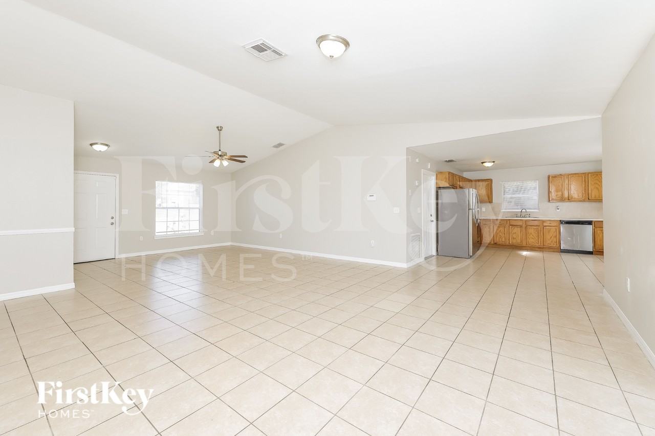 1005 Edmund Ave - Photo 5 of 19