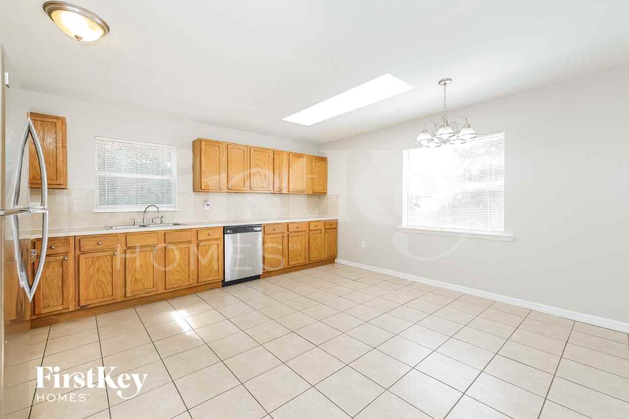 1005 Edmund Ave - Photo 7 of 19