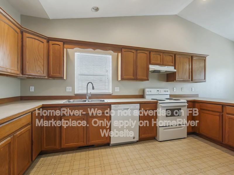 819 S Russell St - Photo 3 of 23