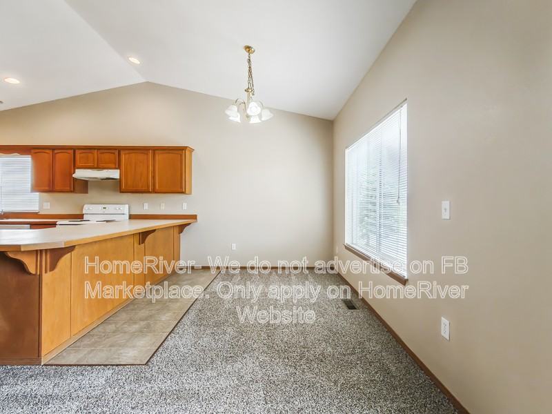 819 S Russell St - Photo 4 of 23