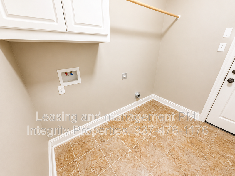 213 Woodhaven Rd - Photo 4 of 14