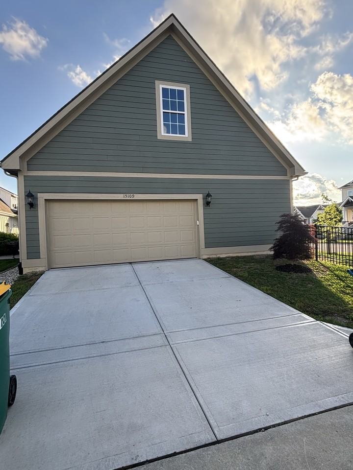 15109 Larchwood Dr - Photo 3 of 34