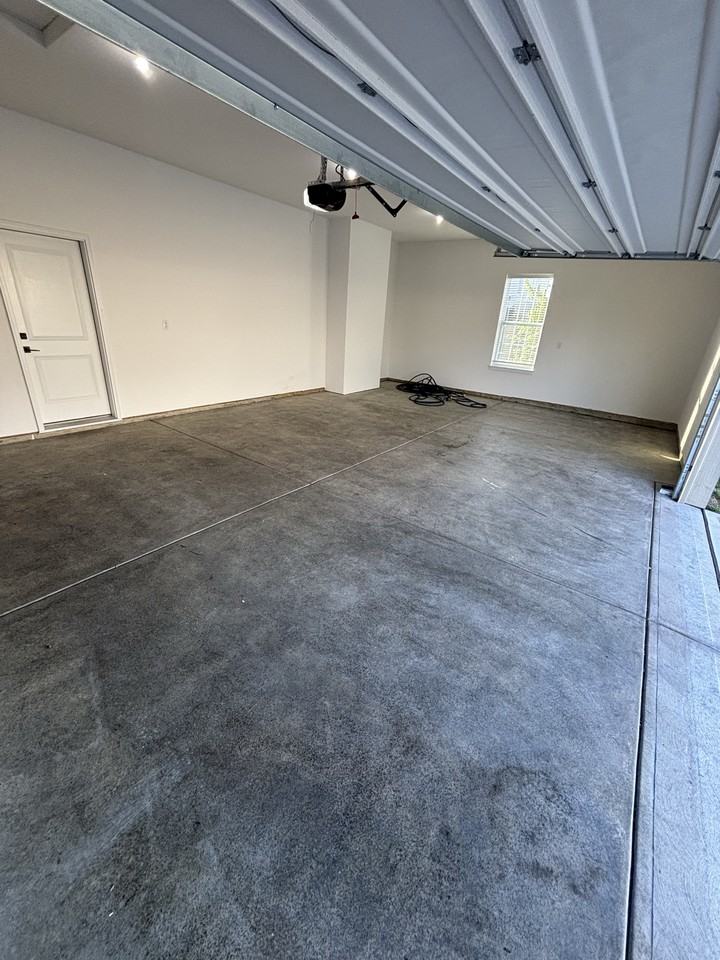 15109 Larchwood Dr - Photo 5 of 34