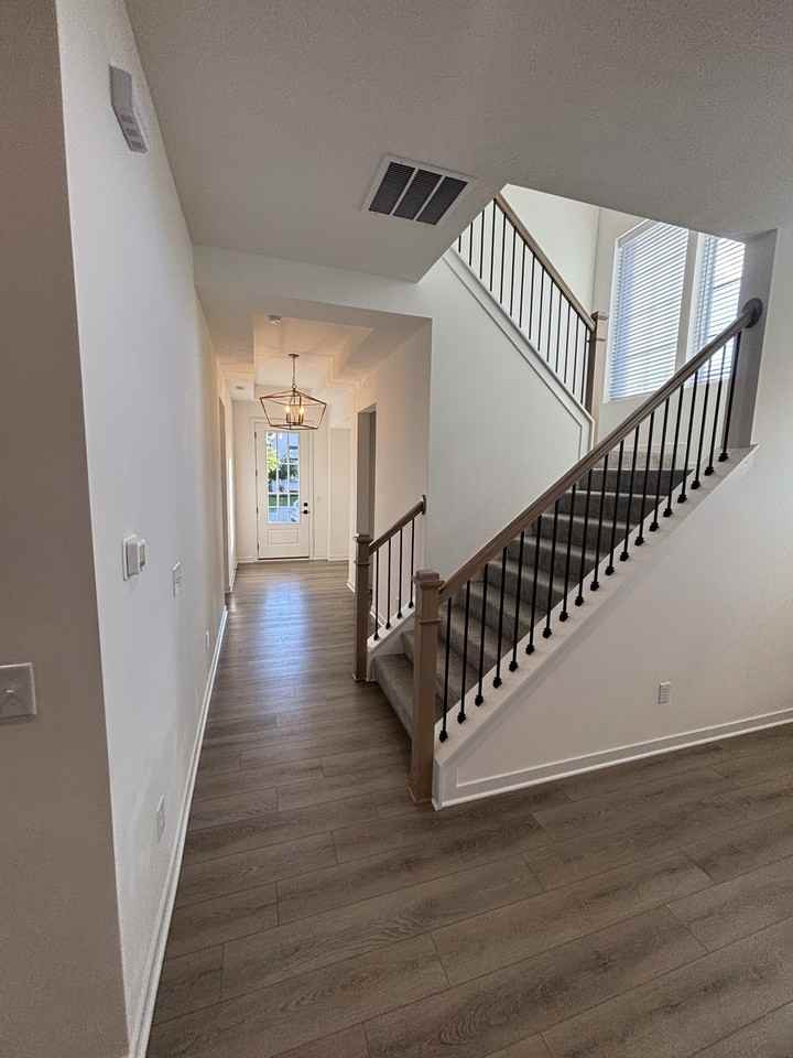 15109 Larchwood Dr - Photo 6 of 34