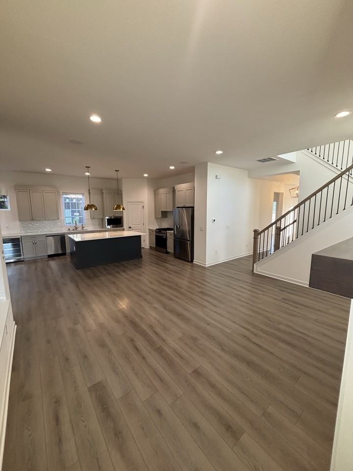 15109 Larchwood Dr - Photo 7 of 34