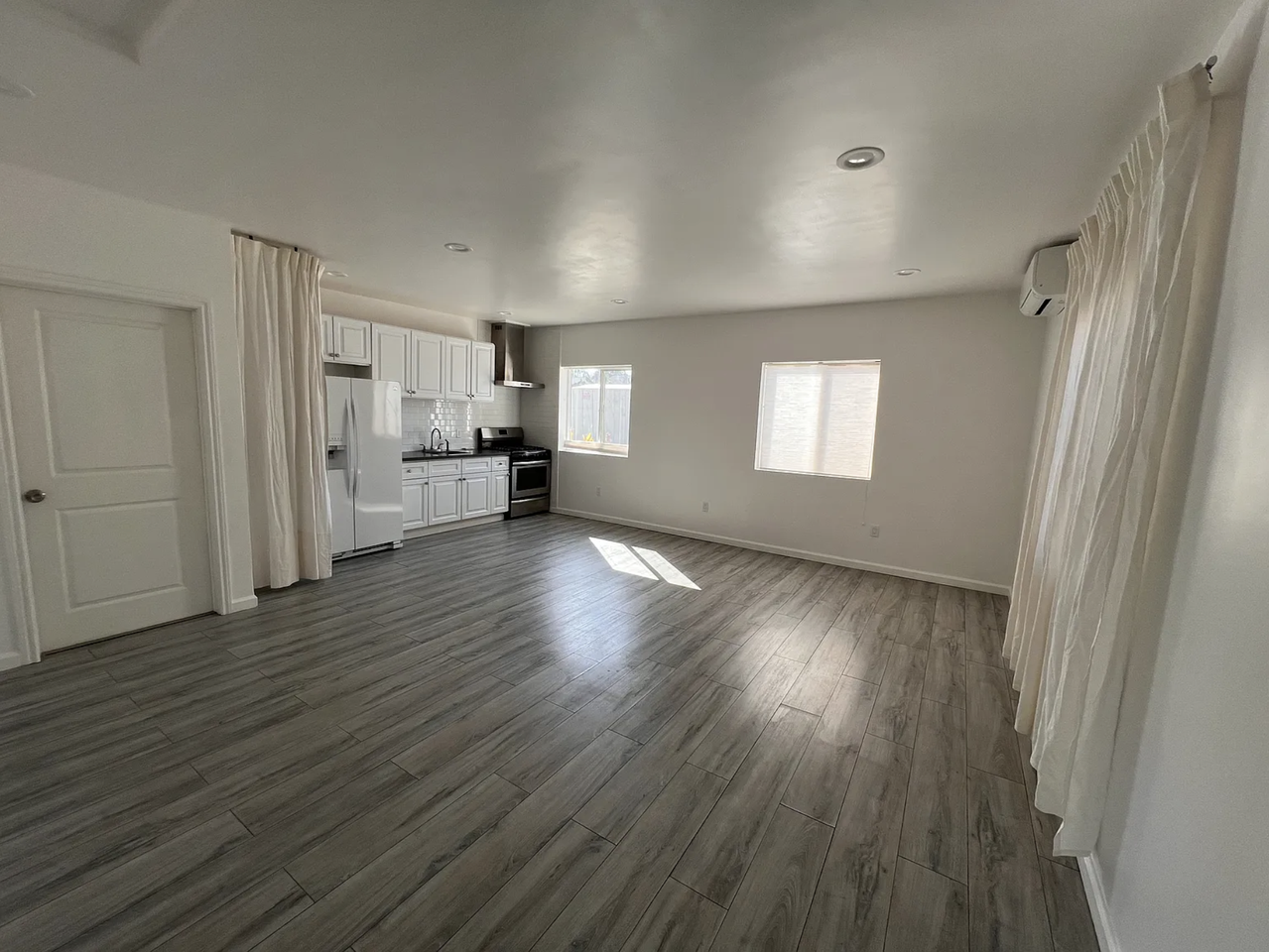 18617 Community St #1 - Photo 3 of 4