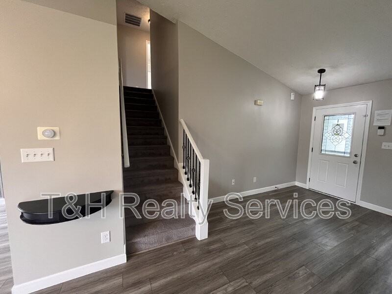 6803 Smithfield Blvd - Photo 6 of 31