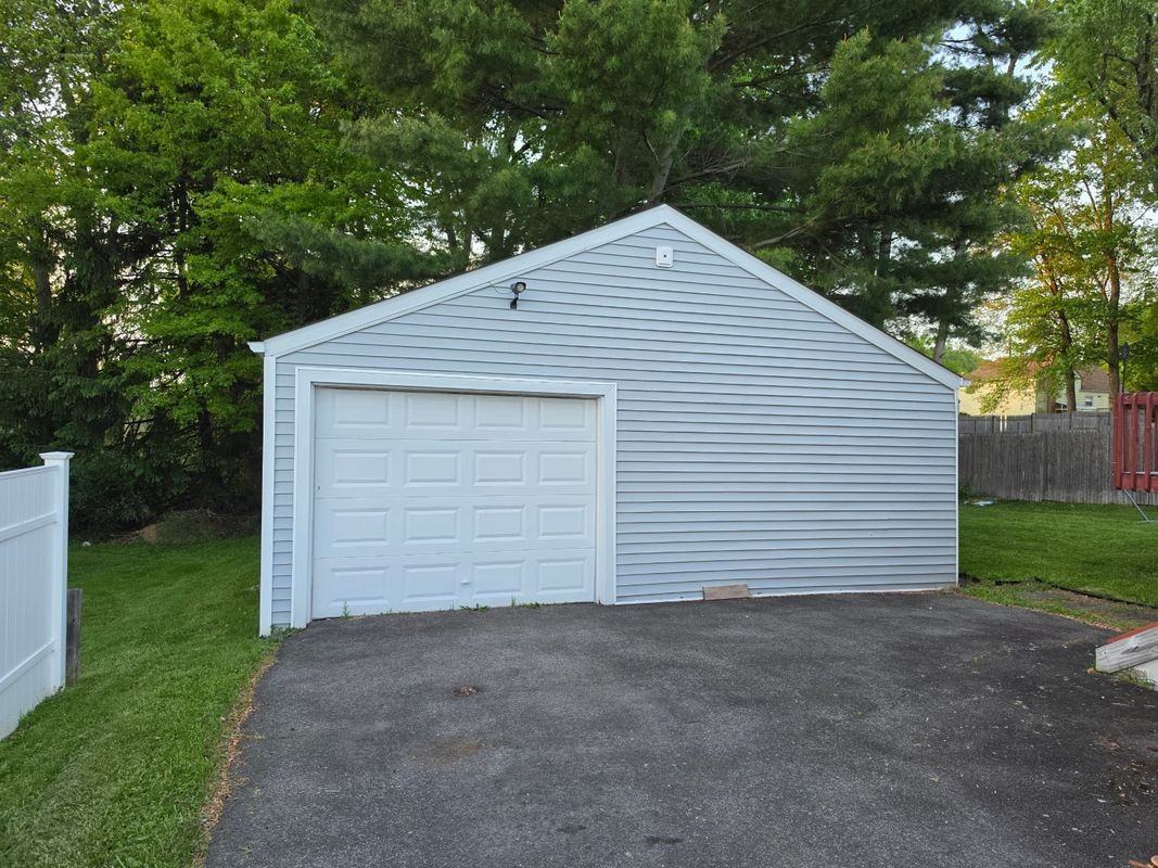 97 Bates St - Photo 2 of 29