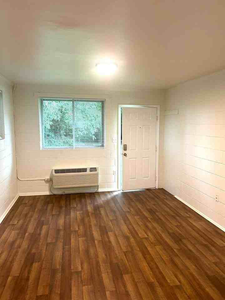 827 15th Half St #817D - Photo 2 of 5