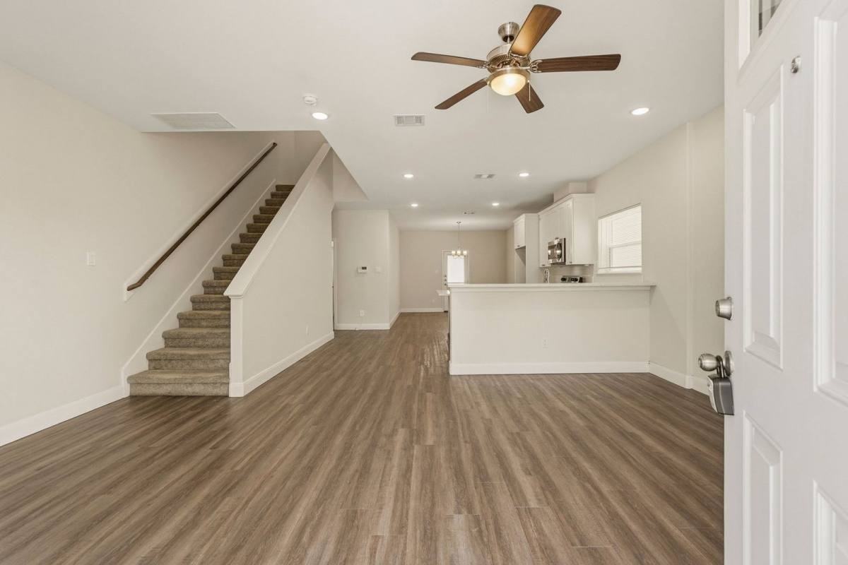 2218 Bringhurst St #B - Photo 4 of 10