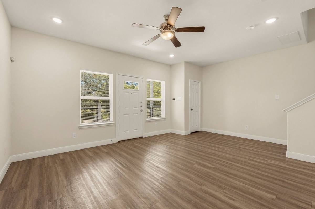 2218 Bringhurst St #B - Photo 6 of 10