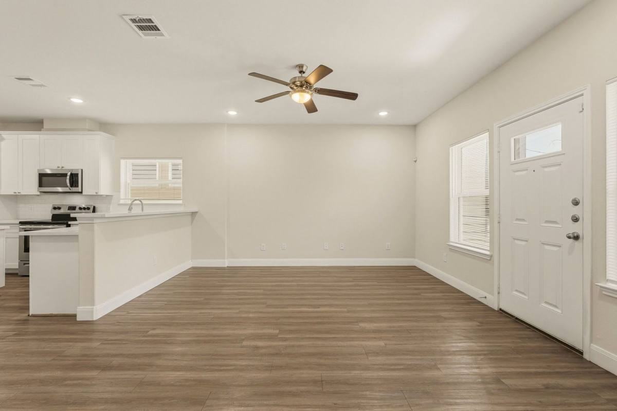 2218 Bringhurst St #B - Photo 7 of 10