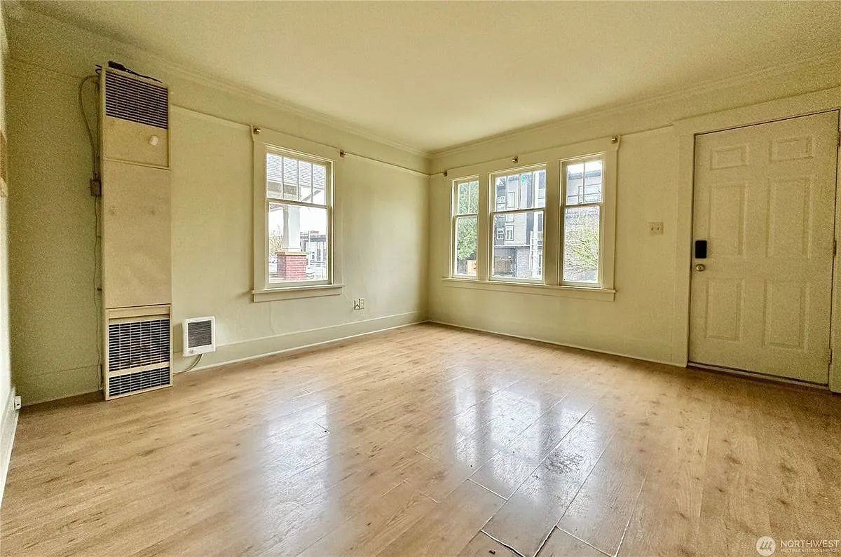 114 Wells Ave S - Photo 2 of 9