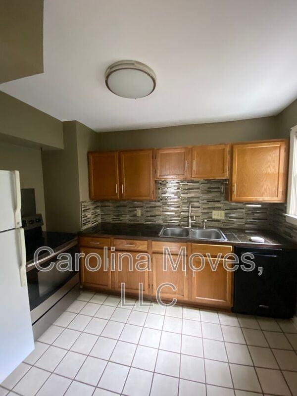 808 N Main St - Photo 4 of 11
