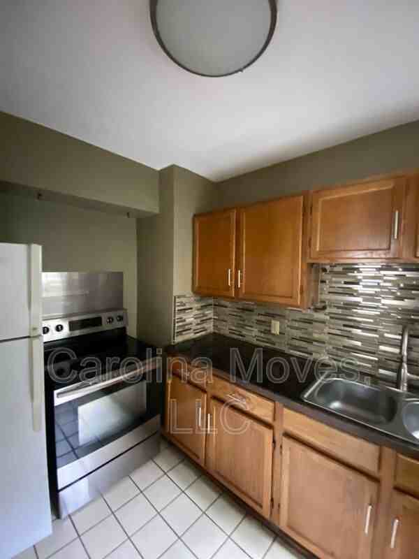 808 N Main St - Photo 5 of 11
