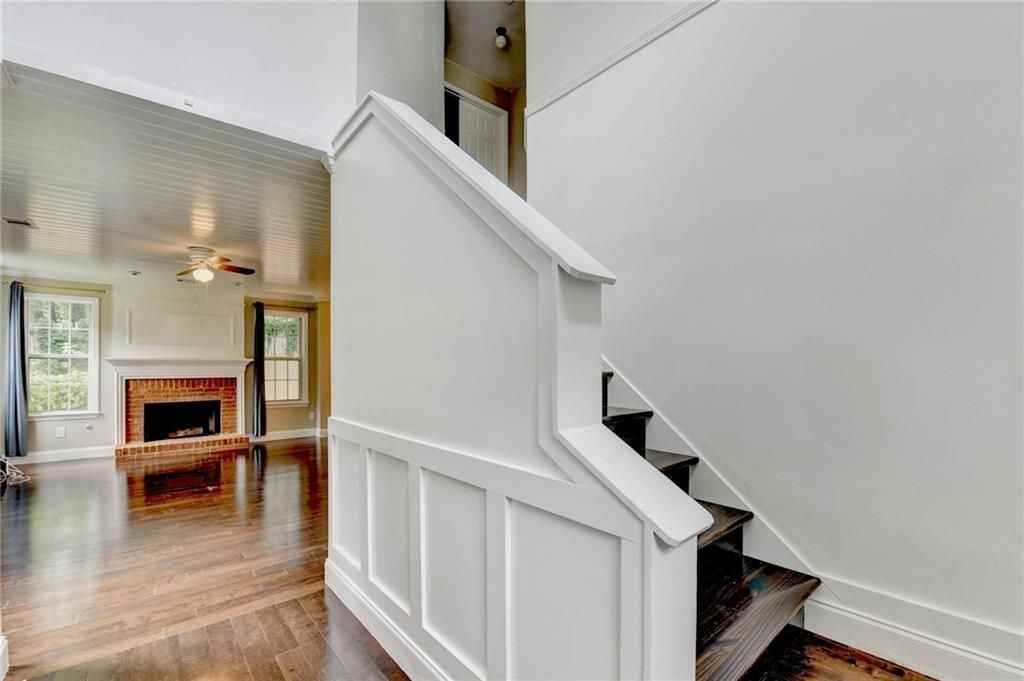 725 Manor Glen Dr - Photo 4 of 46