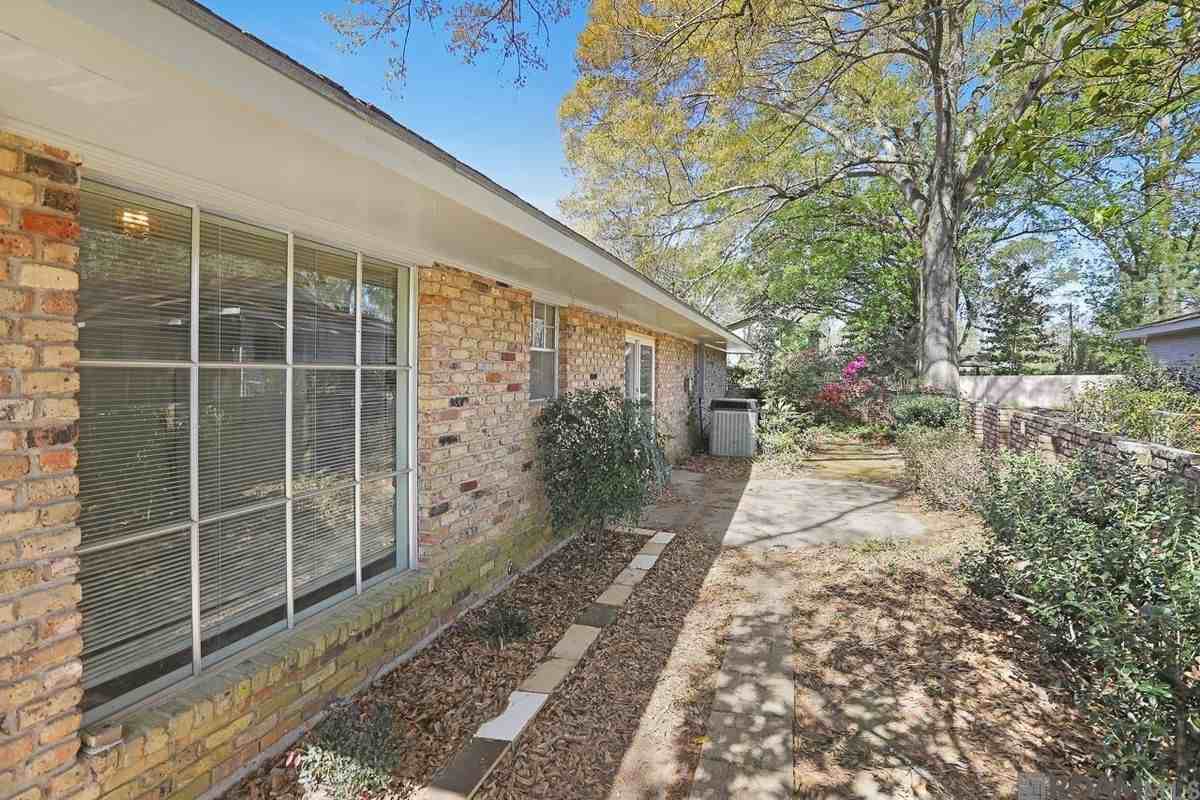 7005 Whitlow Dr - Photo 6 of 21