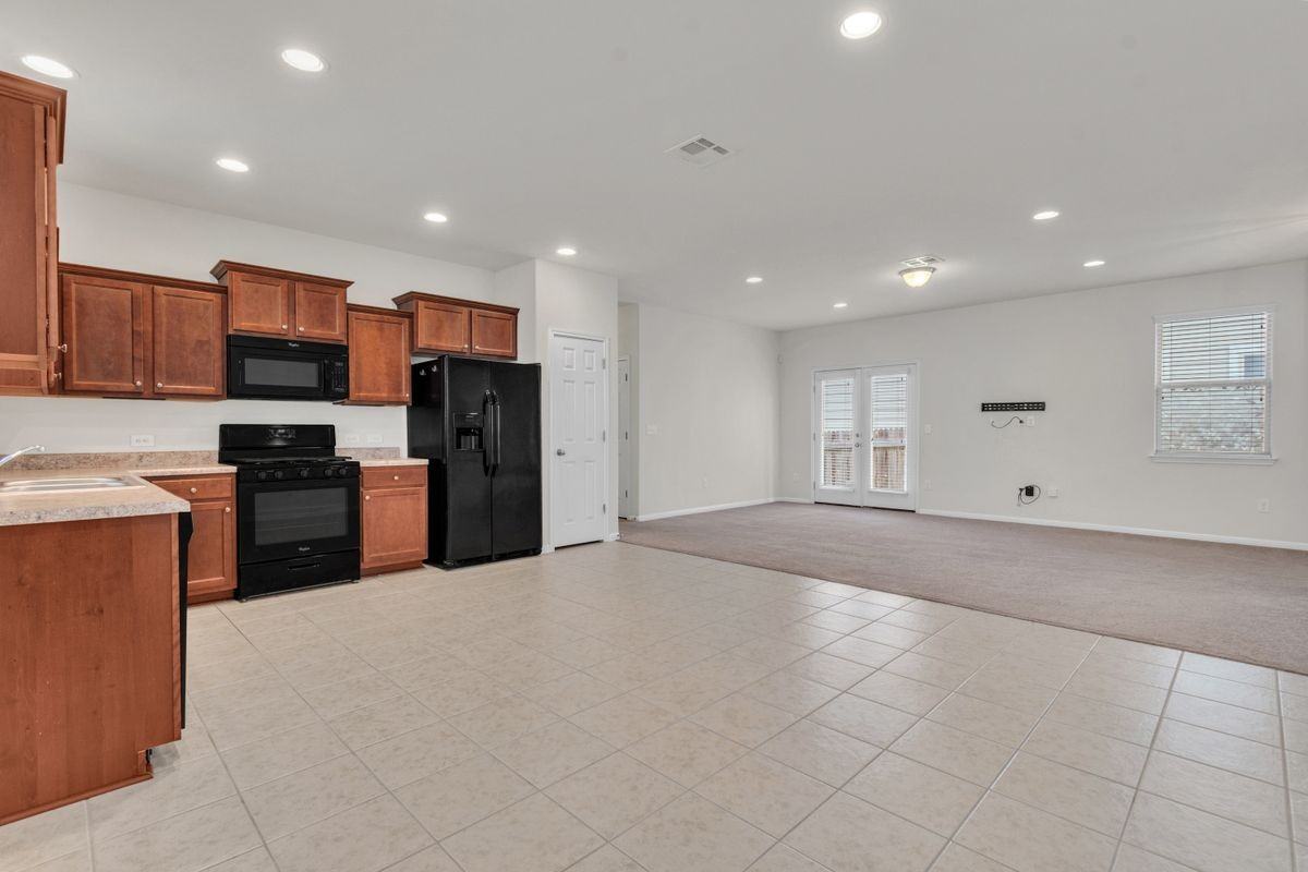 535 Twisted Oaks Ln - Photo 4 of 32