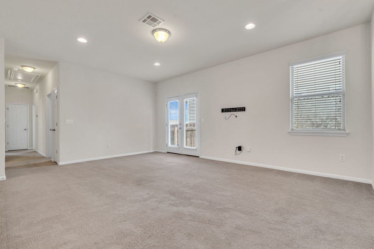 535 Twisted Oaks Ln - Photo 6 of 32