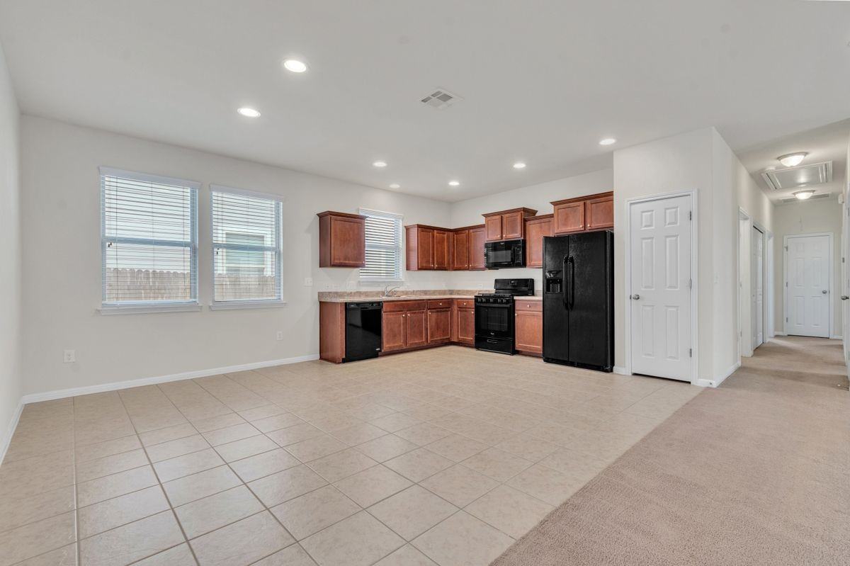 535 Twisted Oaks Ln - Photo 7 of 32