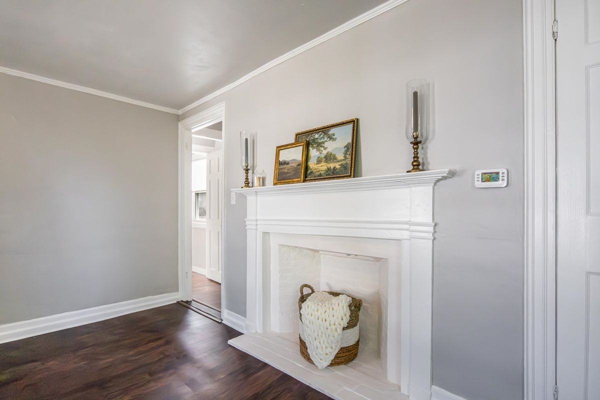 137 Locust St - Photo 7 of 21