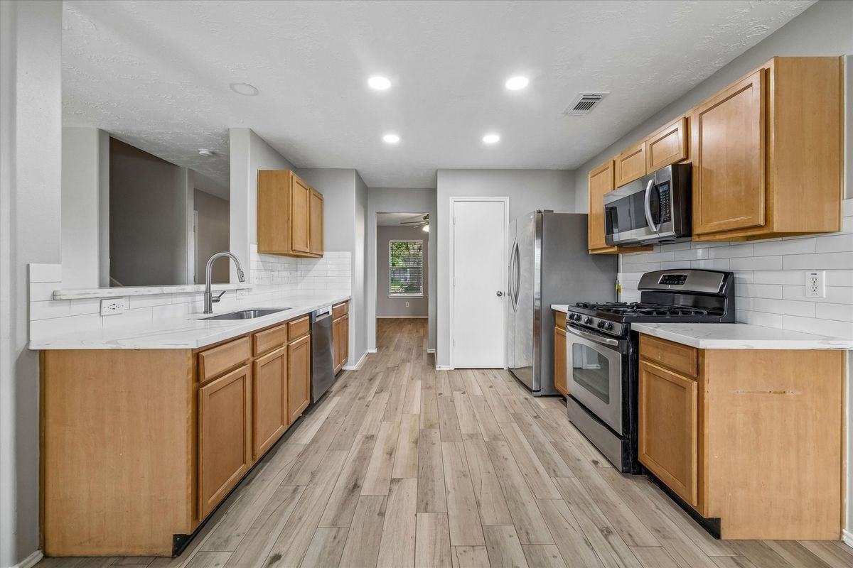 21211 Grand Linden Ct - Photo 3 of 10