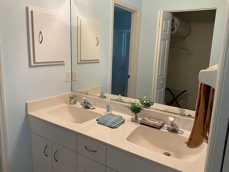819 Montrose Dr ##202 - Photo 6 of 16