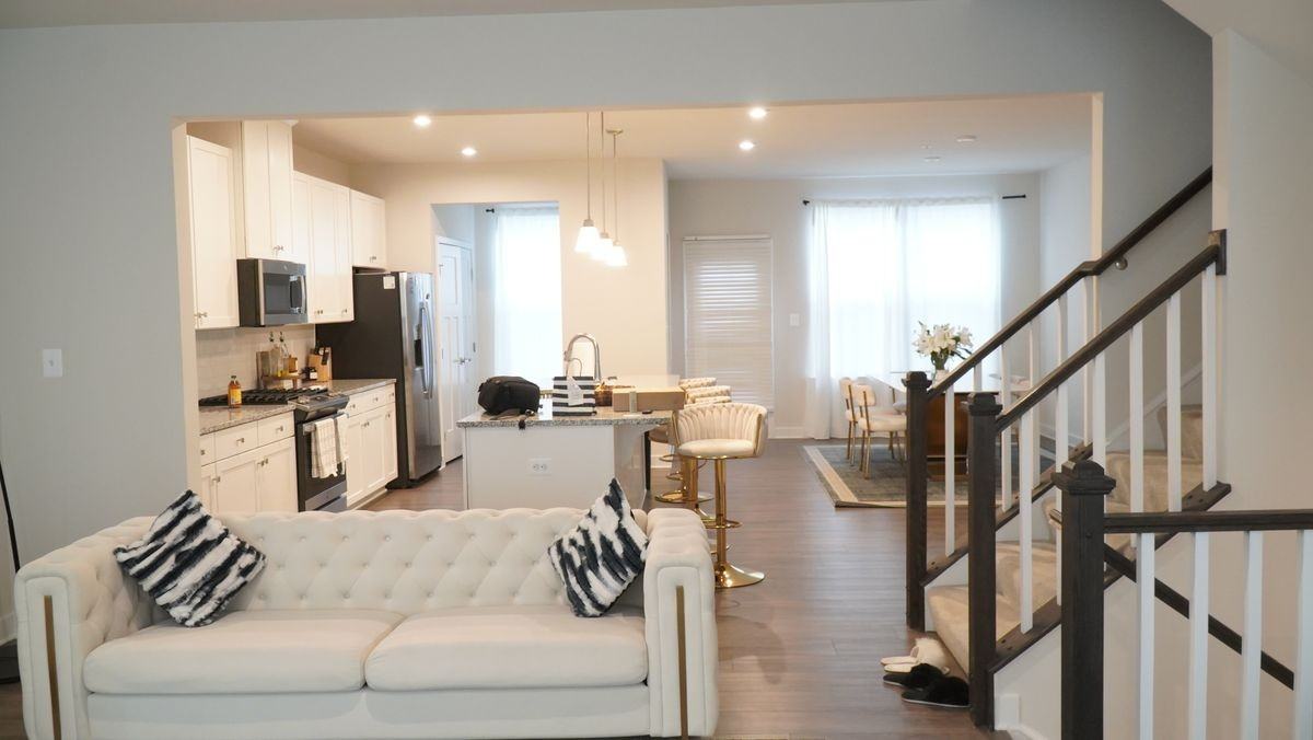 11141 Meridian WAY - Photo 3 of 8