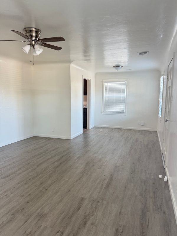 410 E San Joaquin Ave - Photo 4 of 11