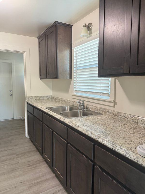 410 E San Joaquin Ave - Photo 6 of 11