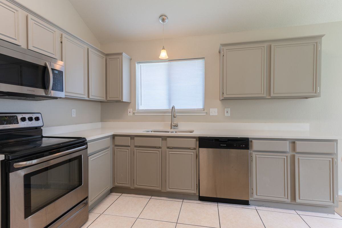 1026 Silver Spruce Dr - Photo 3 of 17