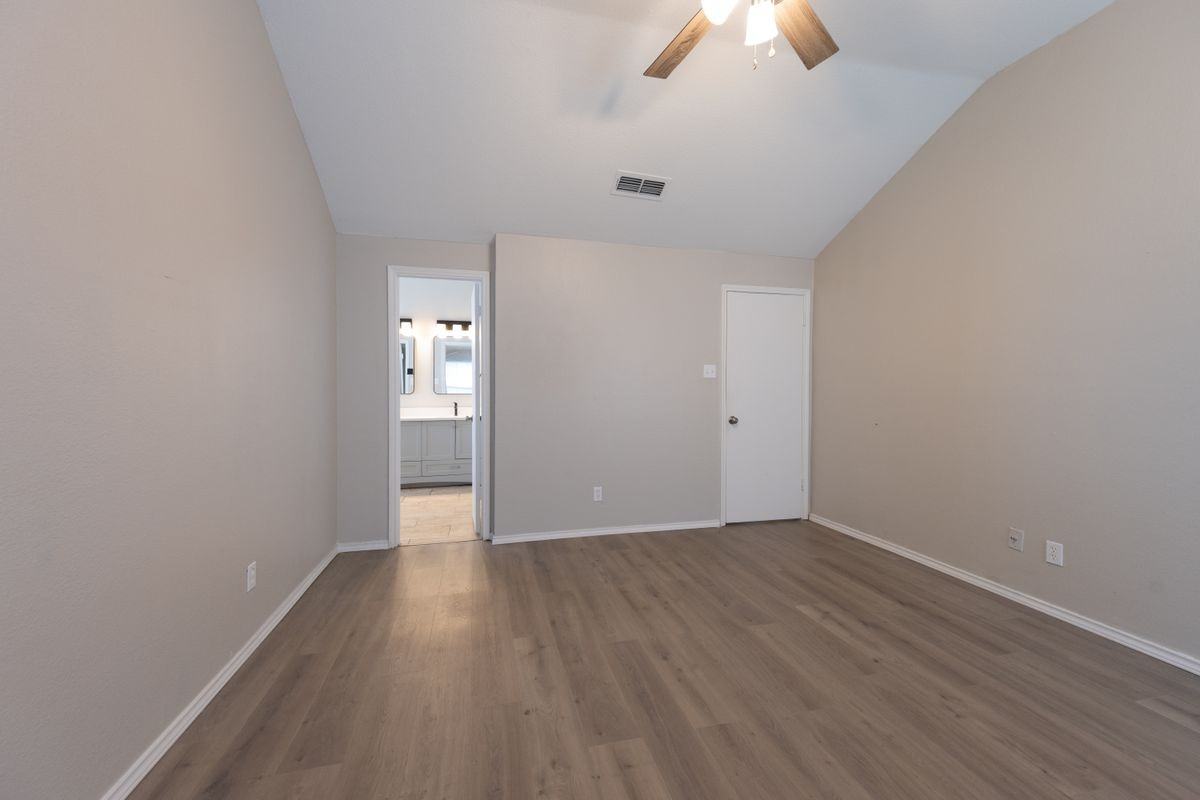 1026 Silver Spruce Dr - Photo 4 of 17