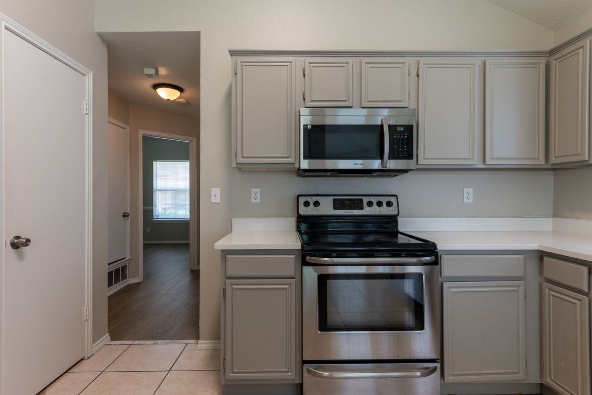 1026 Silver Spruce Dr - Photo 5 of 17