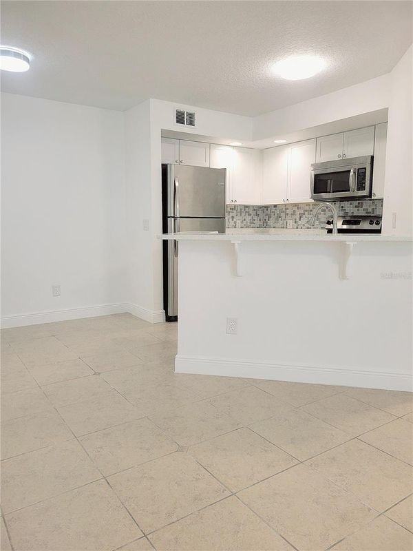 4528 Commander Dr - Photo 5 of 21