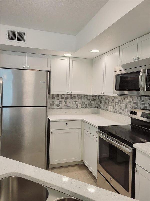 4528 Commander Dr - Photo 6 of 21