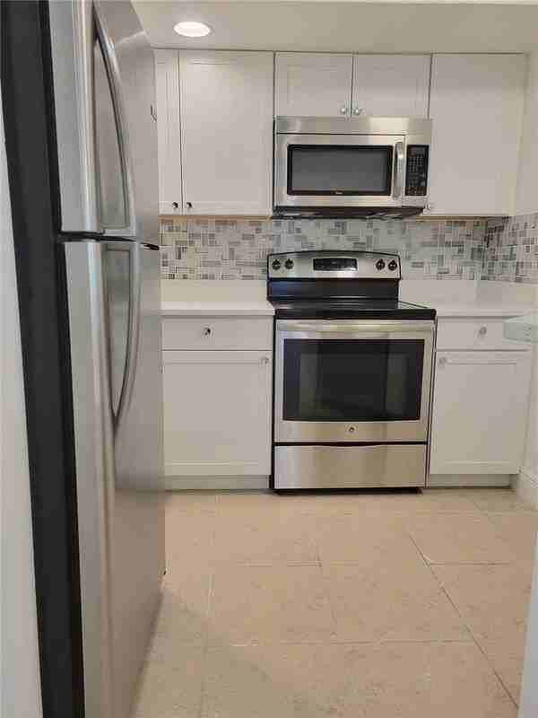 4528 Commander Dr - Photo 7 of 21