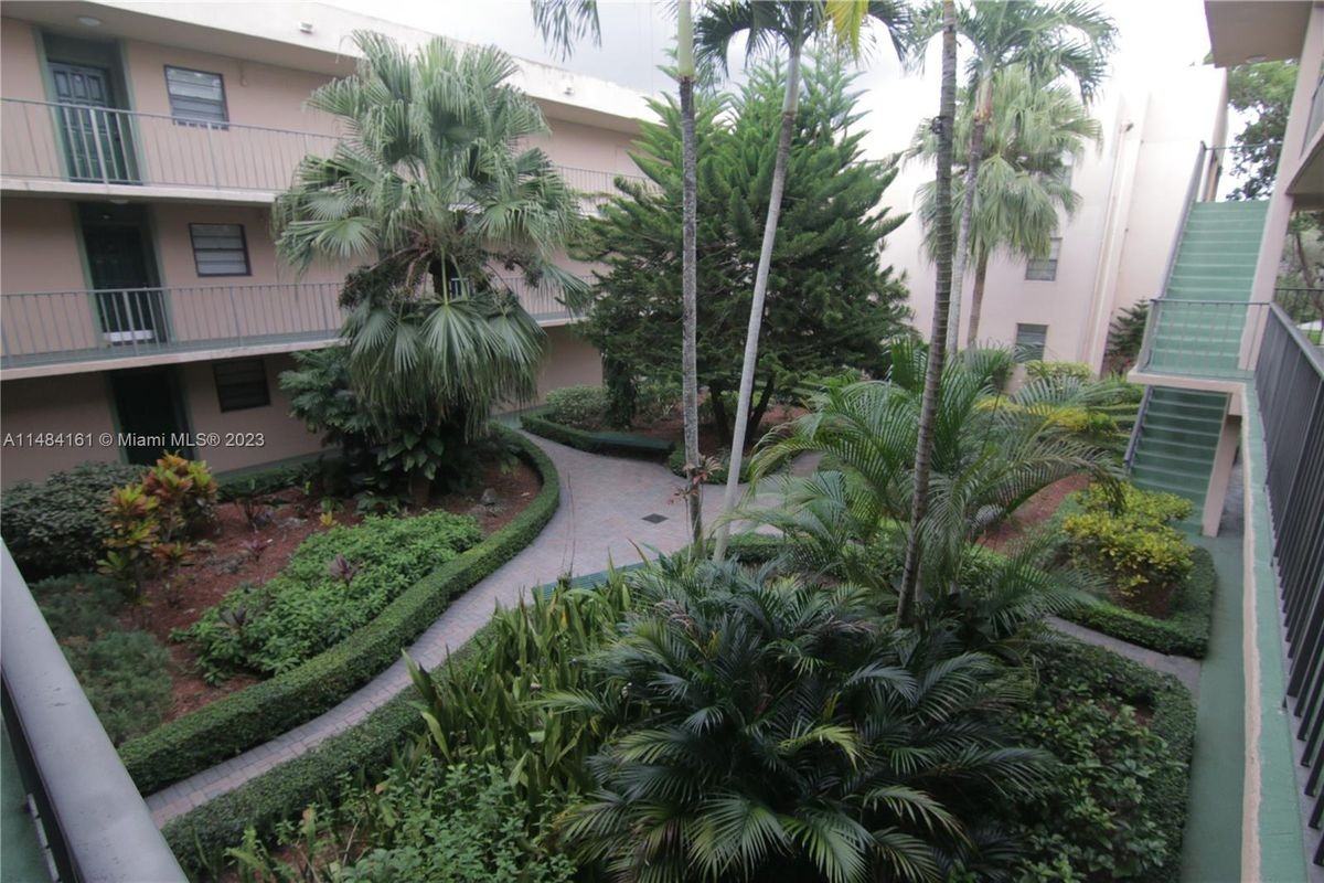 10525 Sw 112th Ave ##216 - Photo 4 of 19