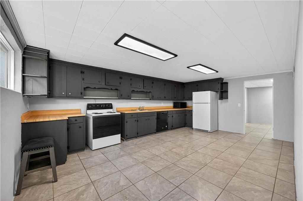 3460 Maynard Cir - Photo 4 of 11