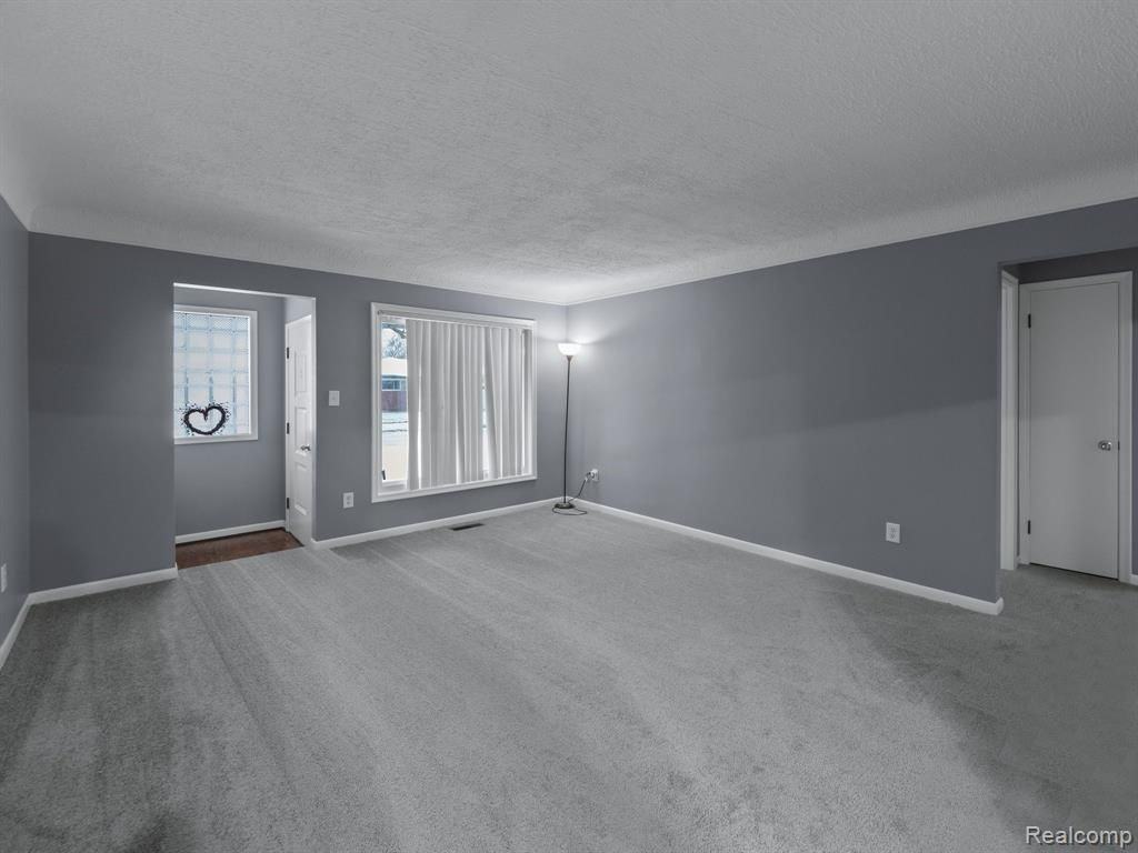 11116 Racine Rd - Photo 3 of 3