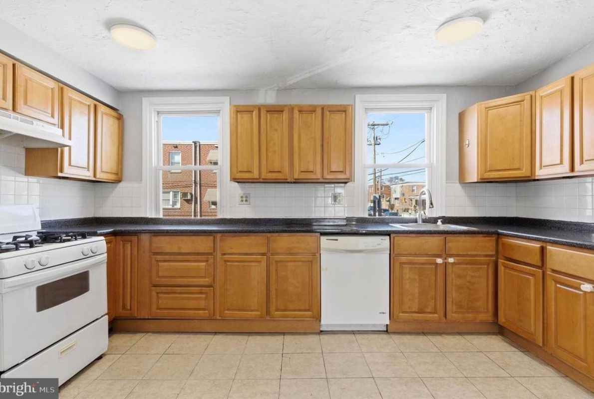 6266 Marsden St ##A - Photo 5 of 18