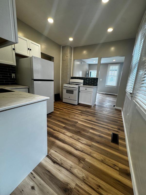 1440 E Division St - Photo 2 of 19