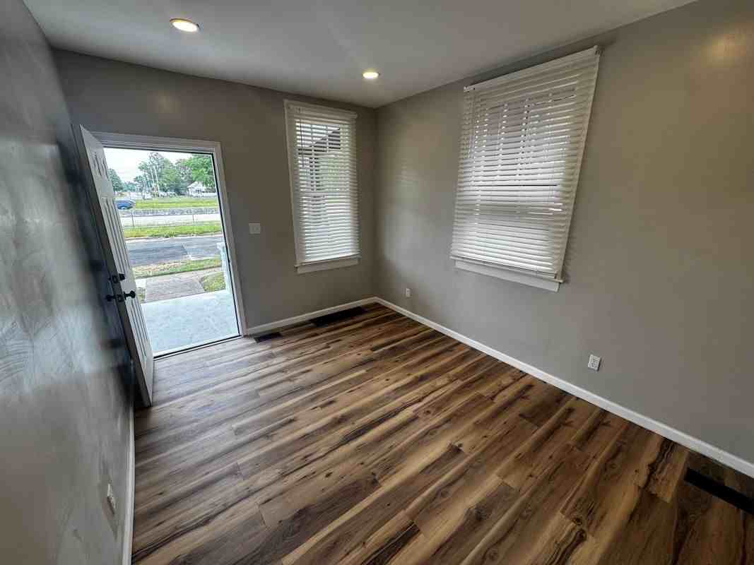 1440 E Division St - Photo 5 of 19